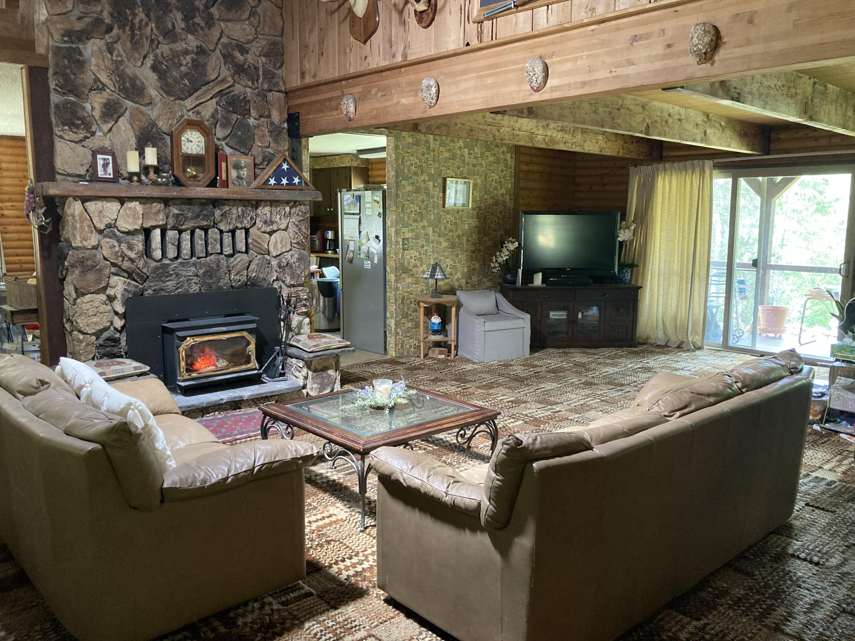 1004 Friedrich Road Burnt Ranch, CA 95527 - Photo 7 of 50 LIVING ROOM