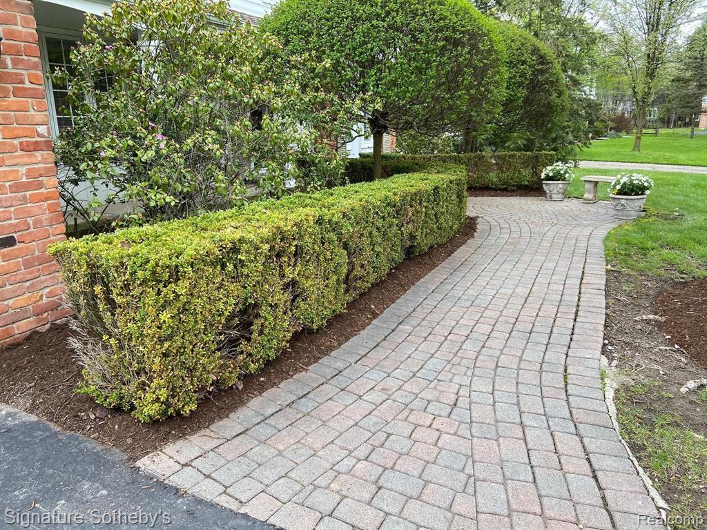 31445 Old Cannon Road Beverly Hills, MI 48025 - Photo 3 of 42