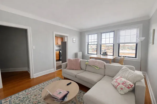 $1,995 | 2336 West Addison Street, Unit H3, Chicago, IL 60618