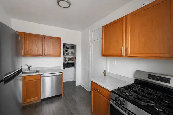 $1,995 | 2336 West Addison Street, Unit H3, Chicago, IL 60618