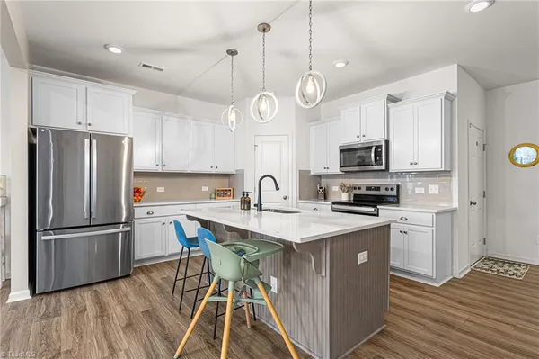 $299,900 | 4 Saltford Lane, Greensboro, NC 27455