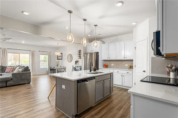 $299,900 | 4 Saltford Lane, Greensboro, NC 27455