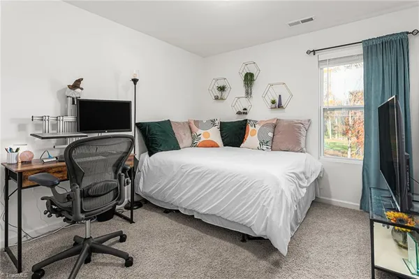 $299,900 | 4 Saltford Lane, Greensboro, NC 27455