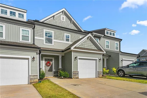 $299,900 | 4 Saltford Lane, Greensboro, NC 27455