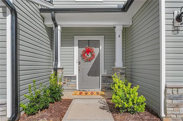 $299,900 | 4 Saltford Lane, Greensboro, NC 27455