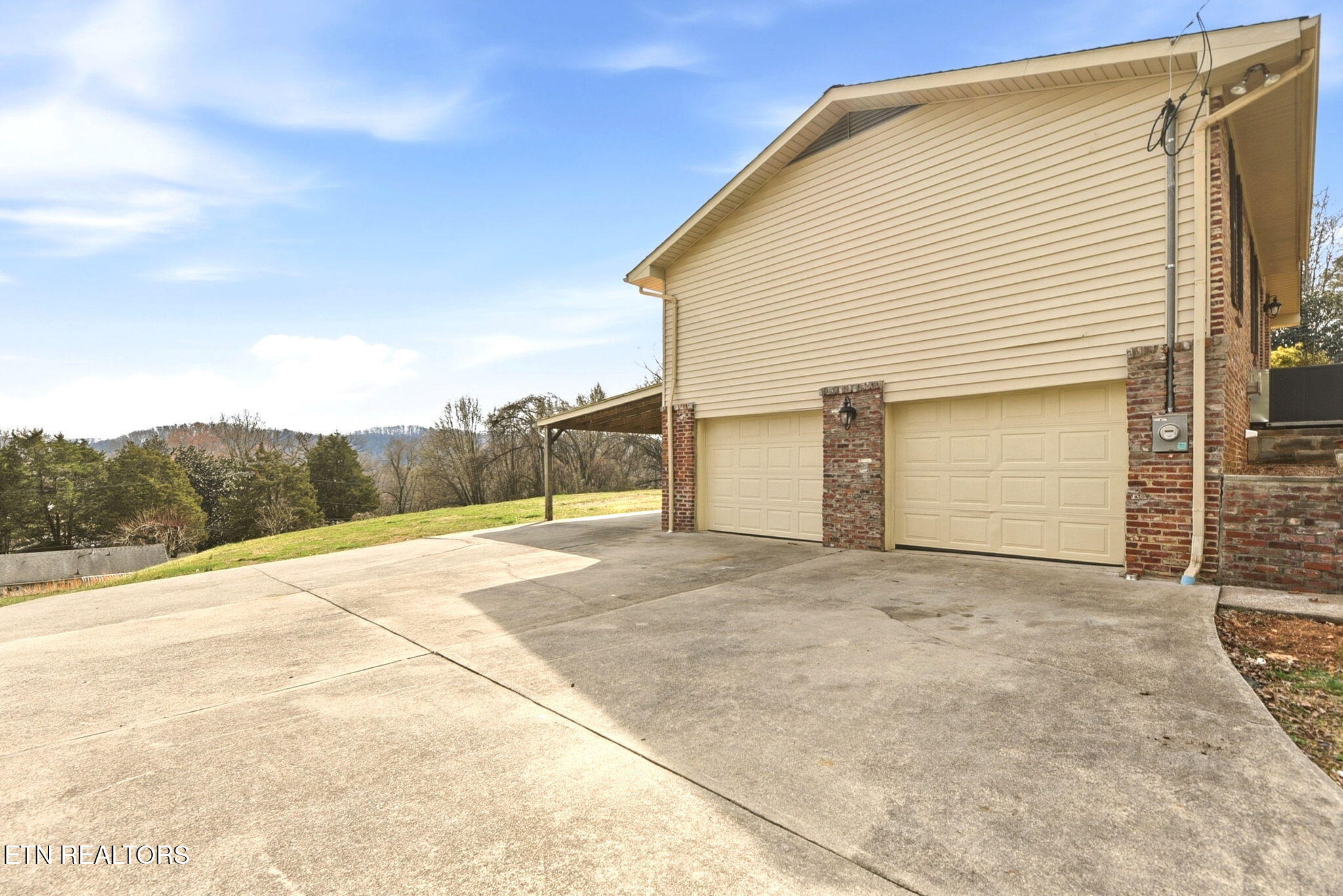 103 Middlebury Road Oak Ridge, TN 37830 - Photo 29 of 29 29-Side View with Garages