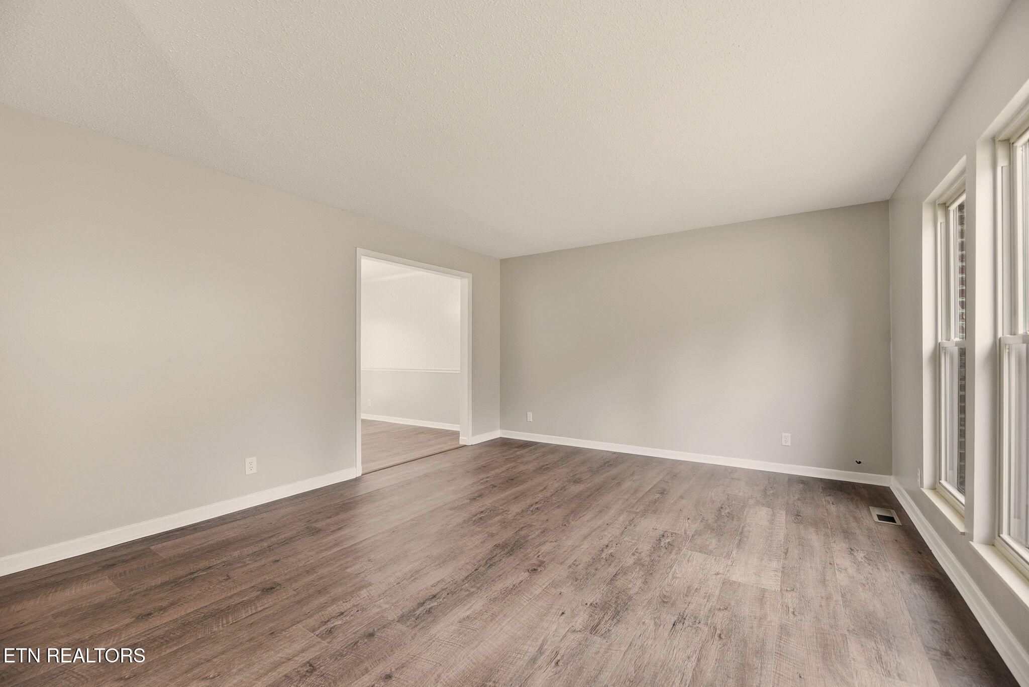 103 Middlebury Road Oak Ridge, TN 37830 - Photo 3 of 29 3-Living Room