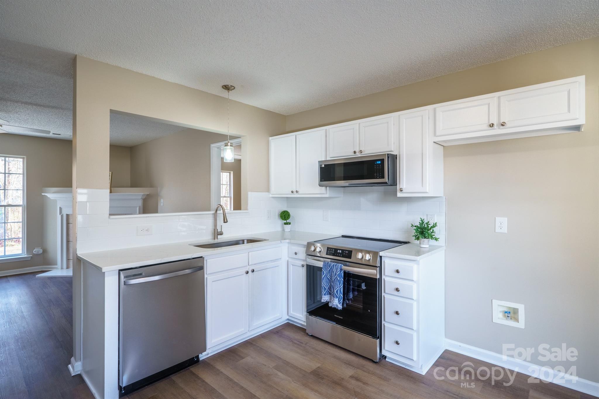 10429 Gold Pan Road Charlotte, NC 28215 - Photo 3 of 25 Gallery Image 3