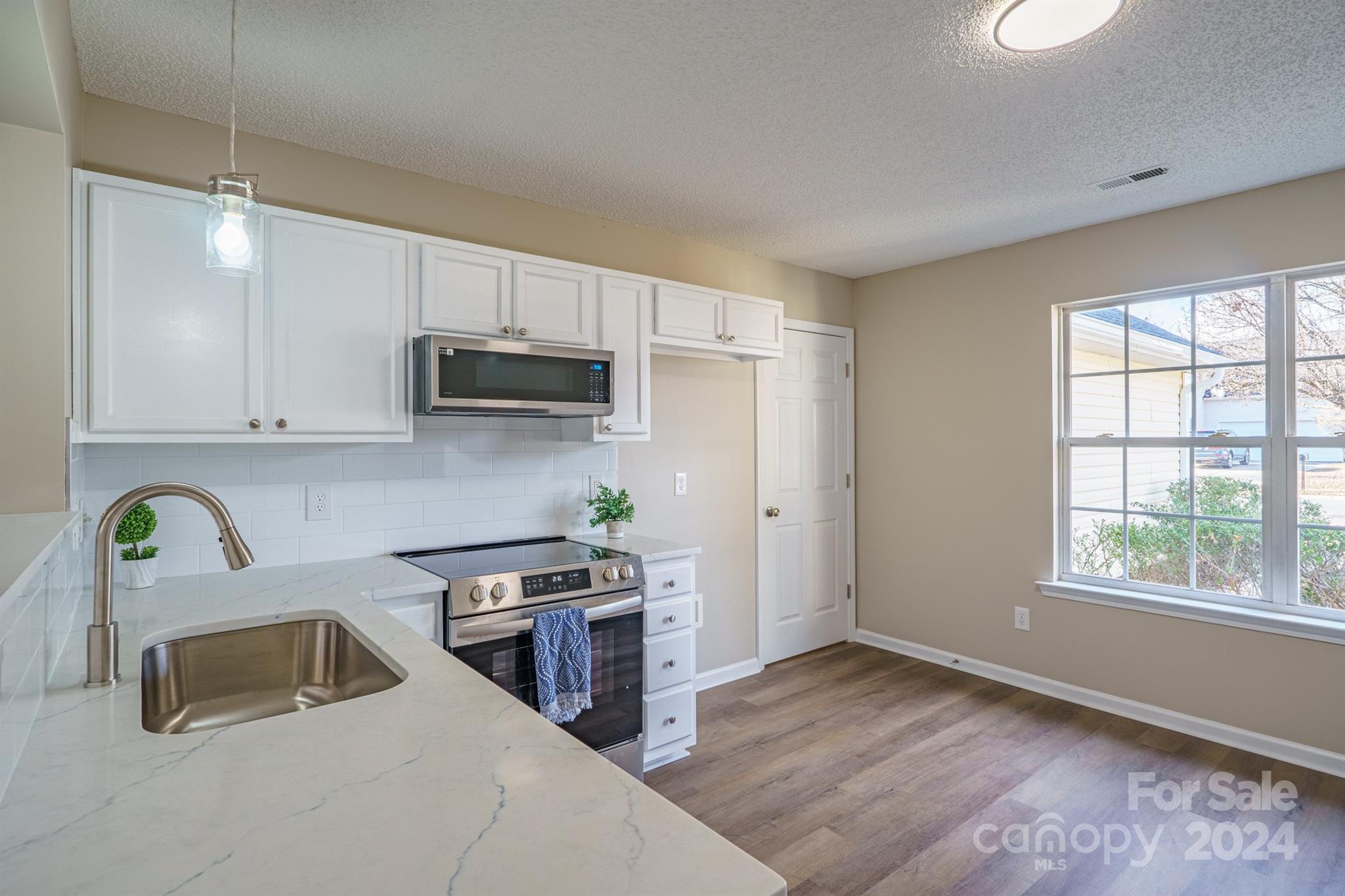 10429 Gold Pan Road Charlotte, NC 28215 - Photo 4 of 25 Gallery Image 4