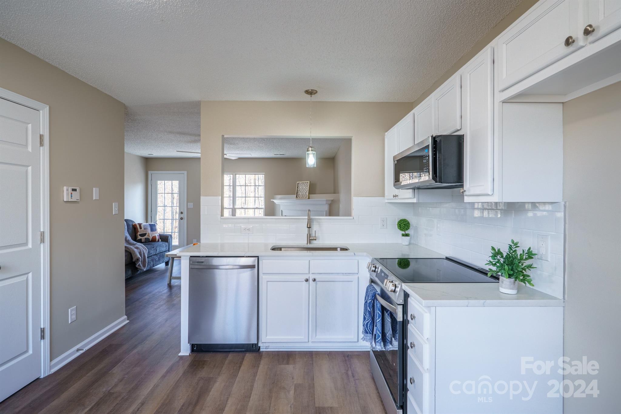 10429 Gold Pan Road Charlotte, NC 28215 - Photo 5 of 25 Gallery Image 5