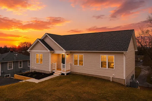 $439,900 | 127 South Waverley Street, Staunton, VA 24401