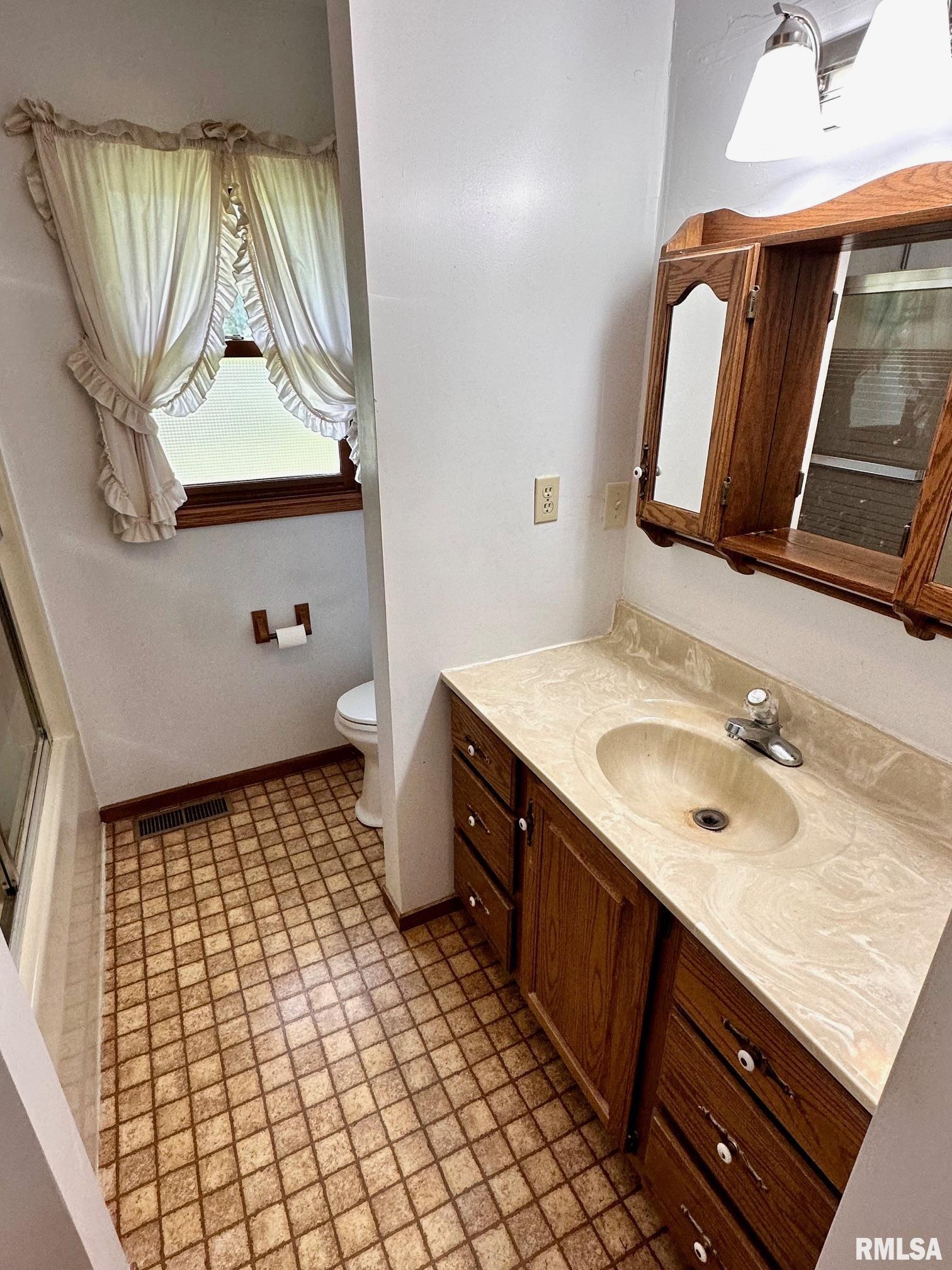 1802 Lakamp Road Roodhouse, IL 62082 - Photo 39 of 46
