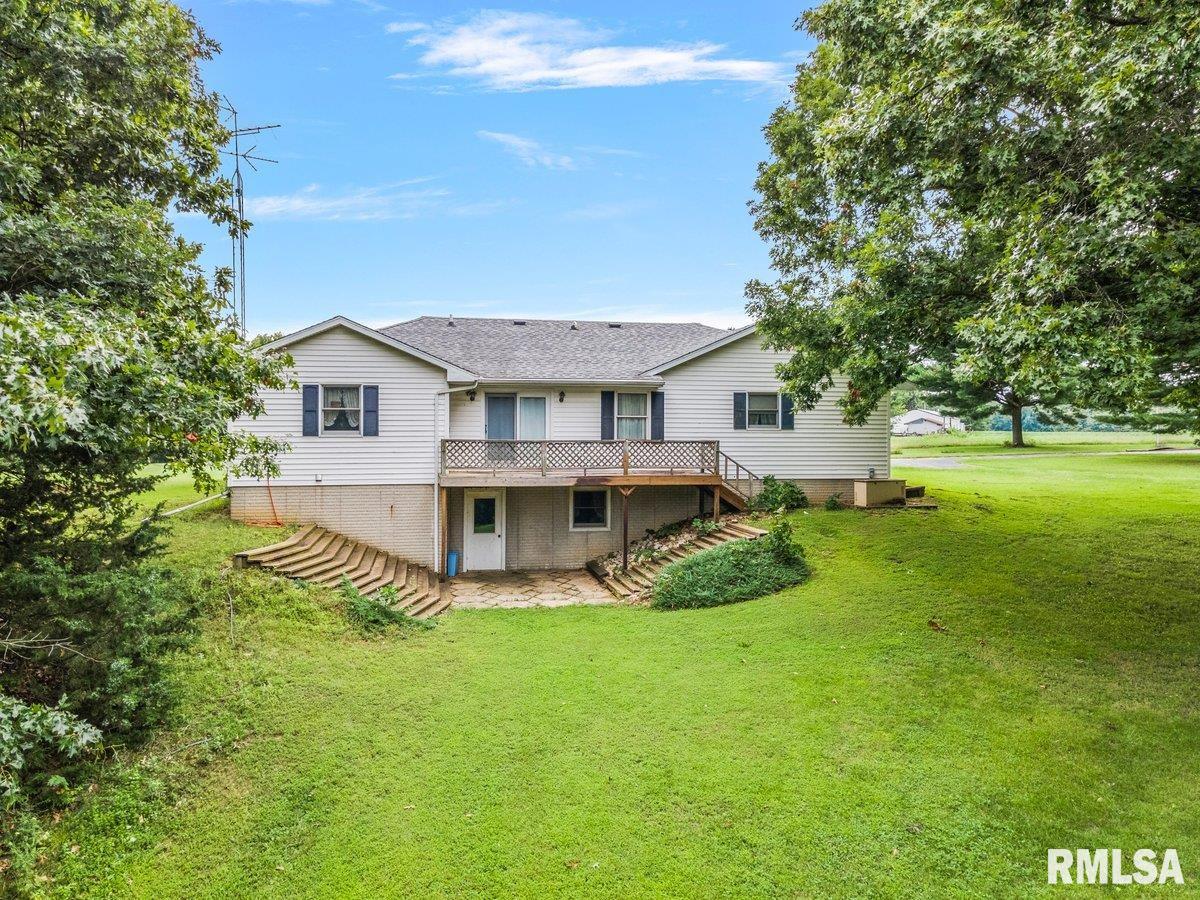 1802 Lakamp Road Roodhouse, IL 62082 - Photo 4 of 46