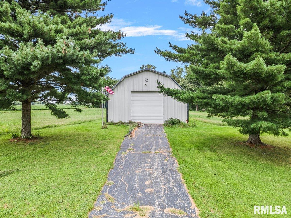 1802 Lakamp Road Roodhouse, IL 62082 - Photo 5 of 46