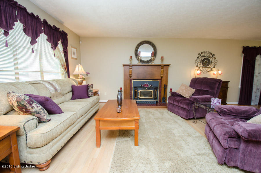 5304 Chenoweth Run Road Louisville, KY 40299 - Photo 10 of 66 Family Room