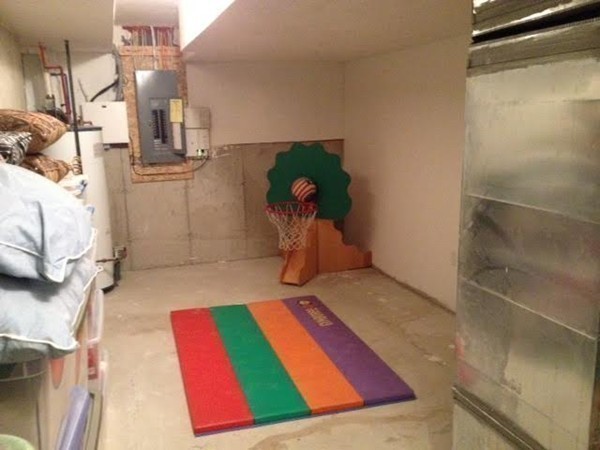 8 Charles Ridge Road, Unit C802 Littleton, MA 01460 - Photo 29 of 30 a room with musical instruments