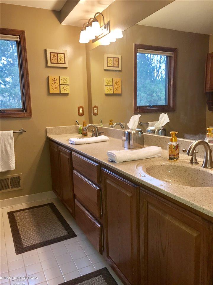 3120 Sunbury Court Rochester, MI 48309 - Photo 30 of 41 31336330-29.JPG
