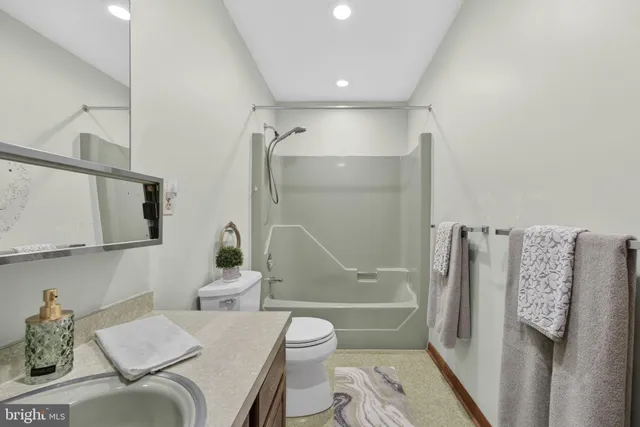 an empty room with closet and a window