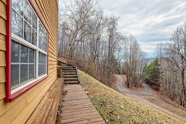 $425,000 | 162 Eagles View Valley, Hayesville, NC 28904