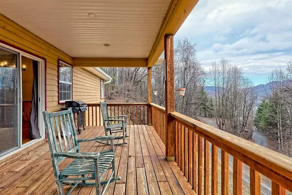 $425,000 | 162 Eagles View Valley, Hayesville, NC 28904