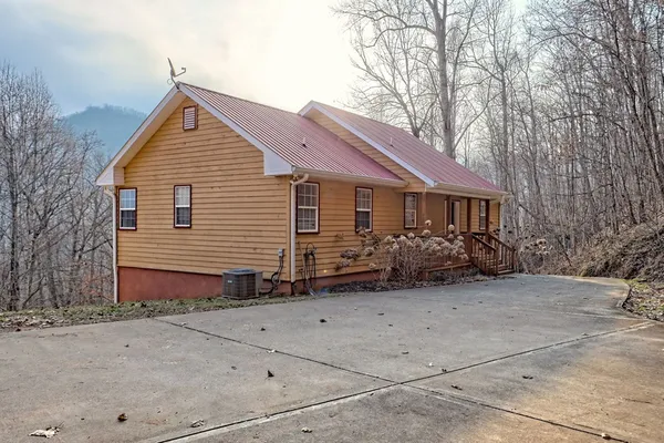 $425,000 | 162 Eagles View Valley, Hayesville, NC 28904