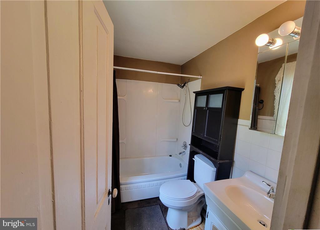 313 North Fireline Road Parryville, PA 18071 - Photo 15 of 56 Full bath with tub/shower