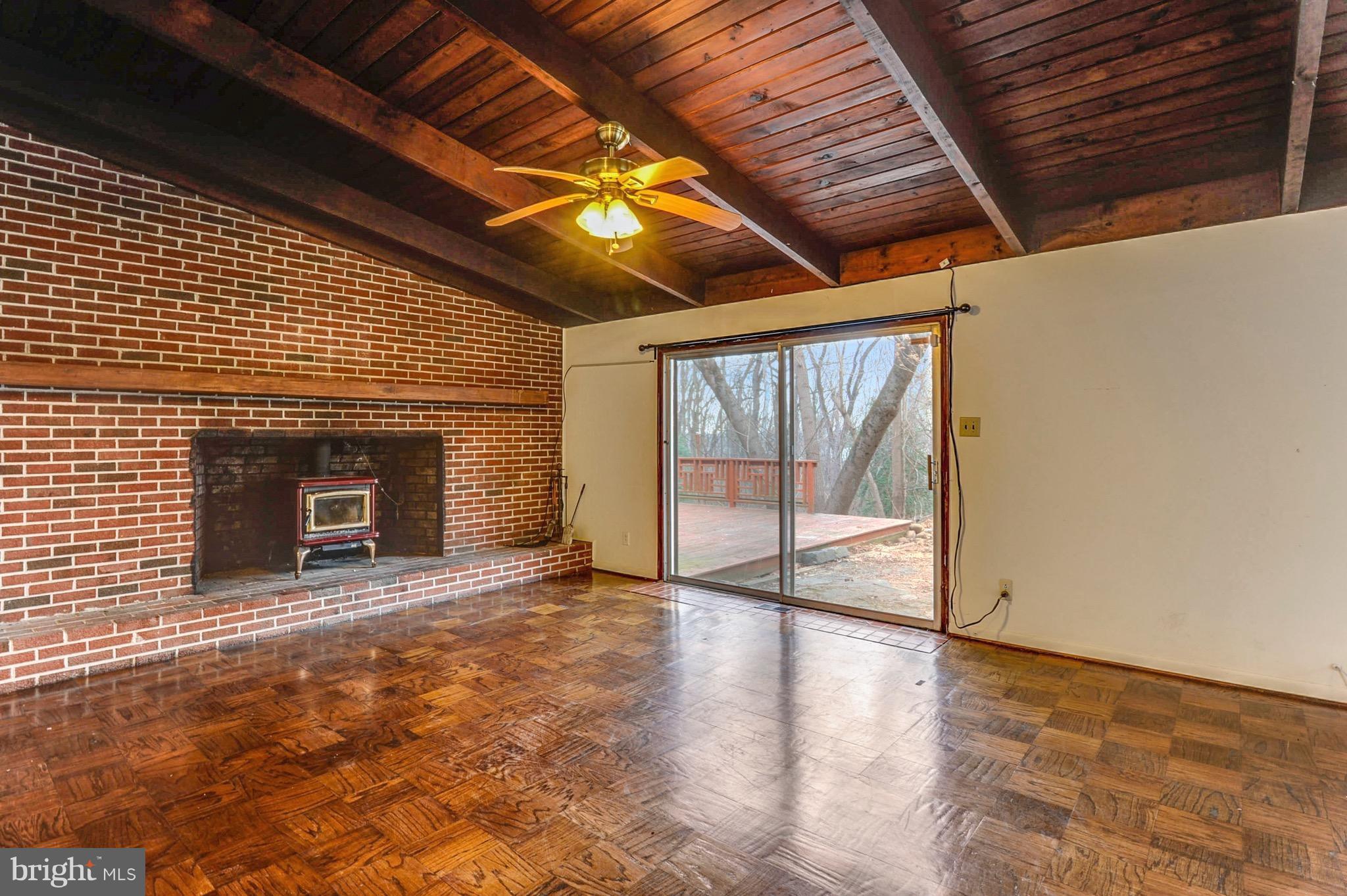 14607 Cactus Hill Road Accokeek, MD 20607 - Photo 6 of 30 Living Room