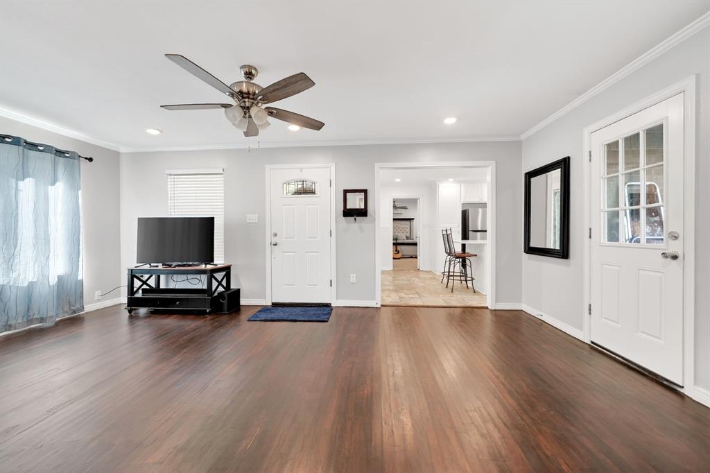 505 Laurel Road Athens, TX 75751 - Photo 9 of 32 Spacious interior featuring wood-finish flooring, recessed lighting, and a ceiling fan