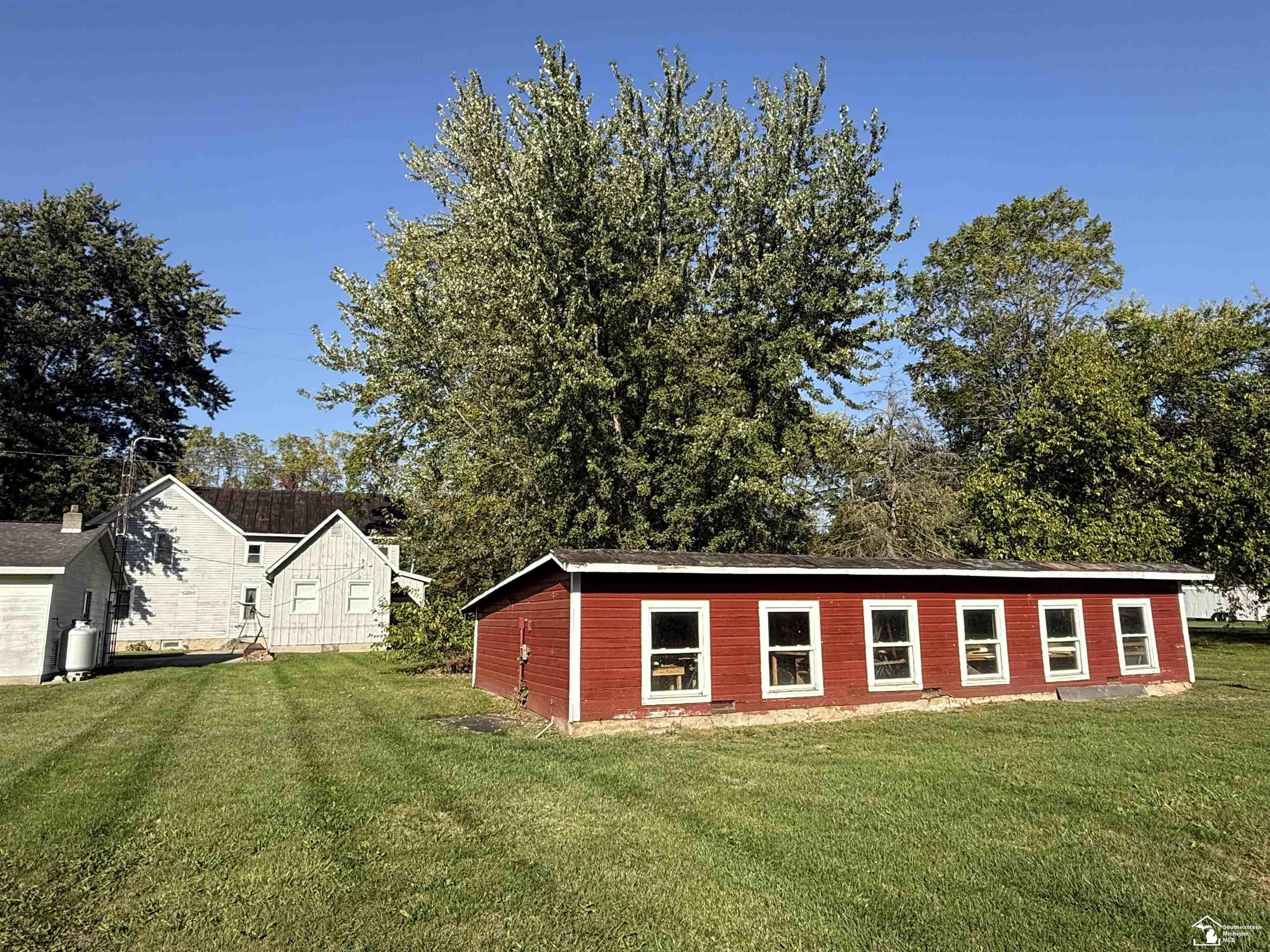6349 Dixon Road Monroe, MI 48161 - Photo 6 of 31 50190553-b94cf034-d384-4b61-901d-5505adb85b40.JPG