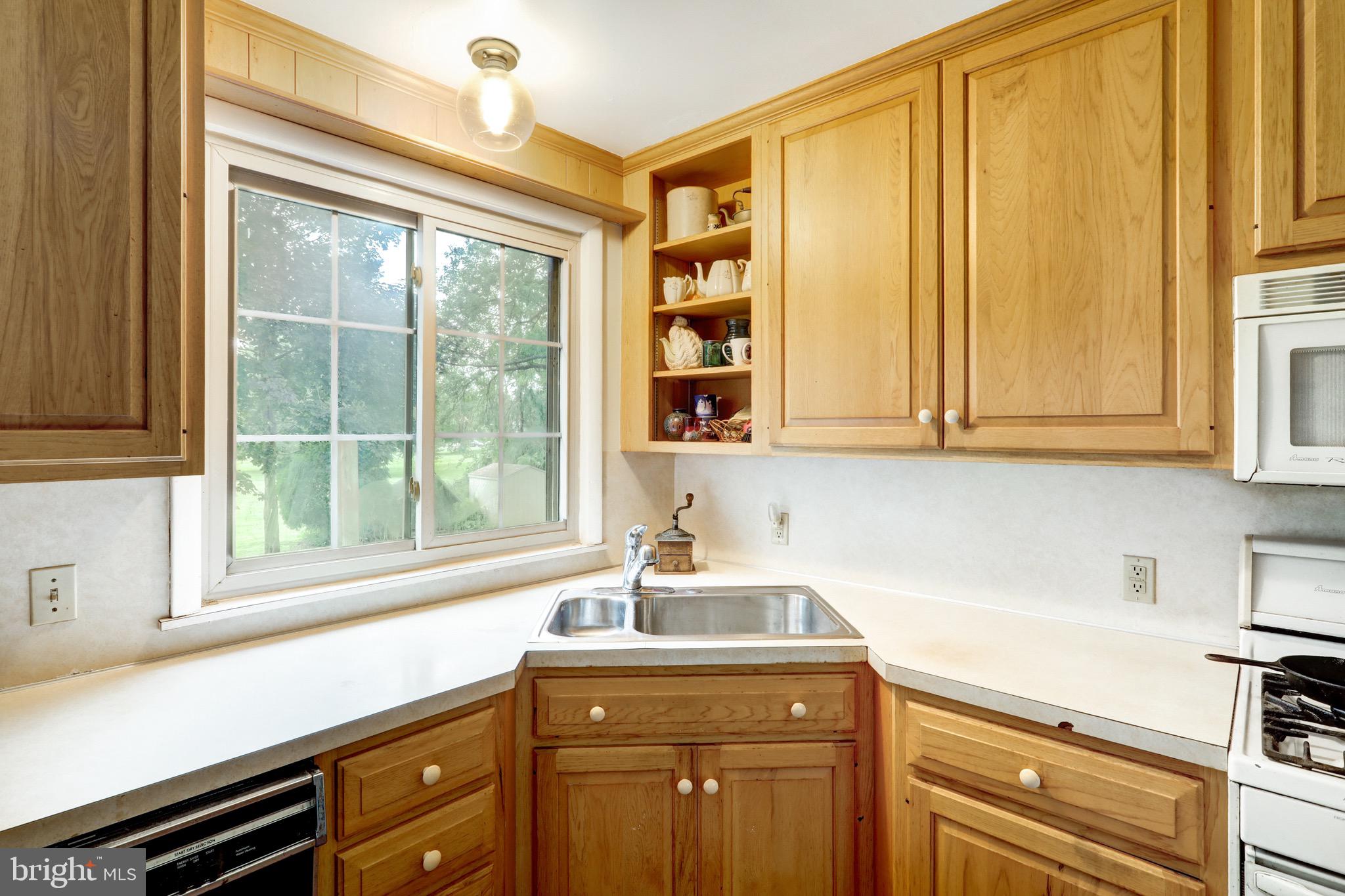 156 Warren Way Lancaster, PA 17601 - Photo 12 of 27 Gallery Image 12