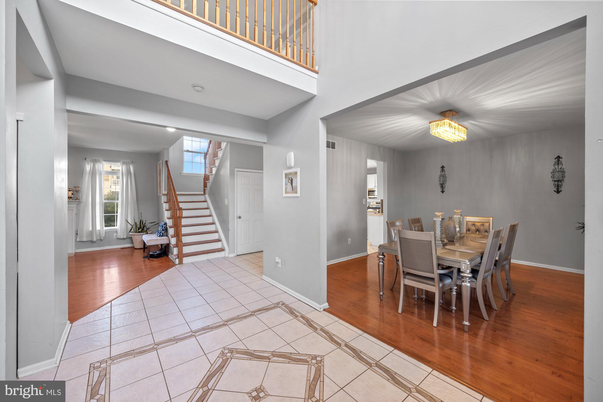 526 Riggs Avenue Berlin, NJ 08009 - Photo 14 of 37 Foyer