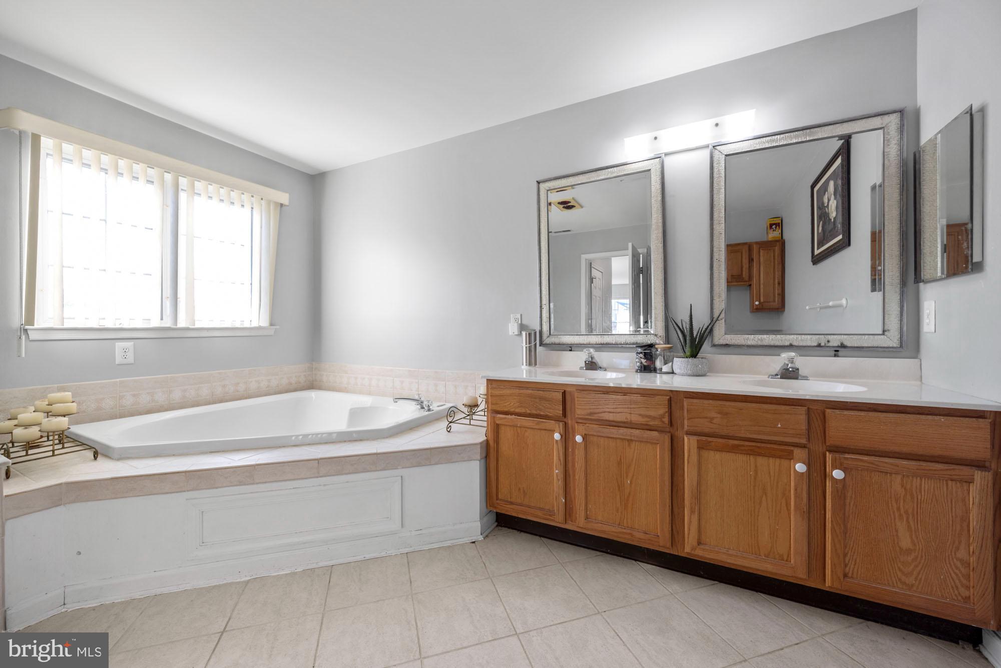 526 Riggs Avenue Berlin, NJ 08009 - Photo 31 of 37 Primary Bathroom