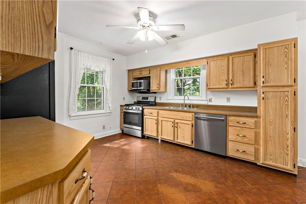 11318 Frankstown Road Pittsburgh, PA 15235 - Photo 10 of 33 Gallery Image 10