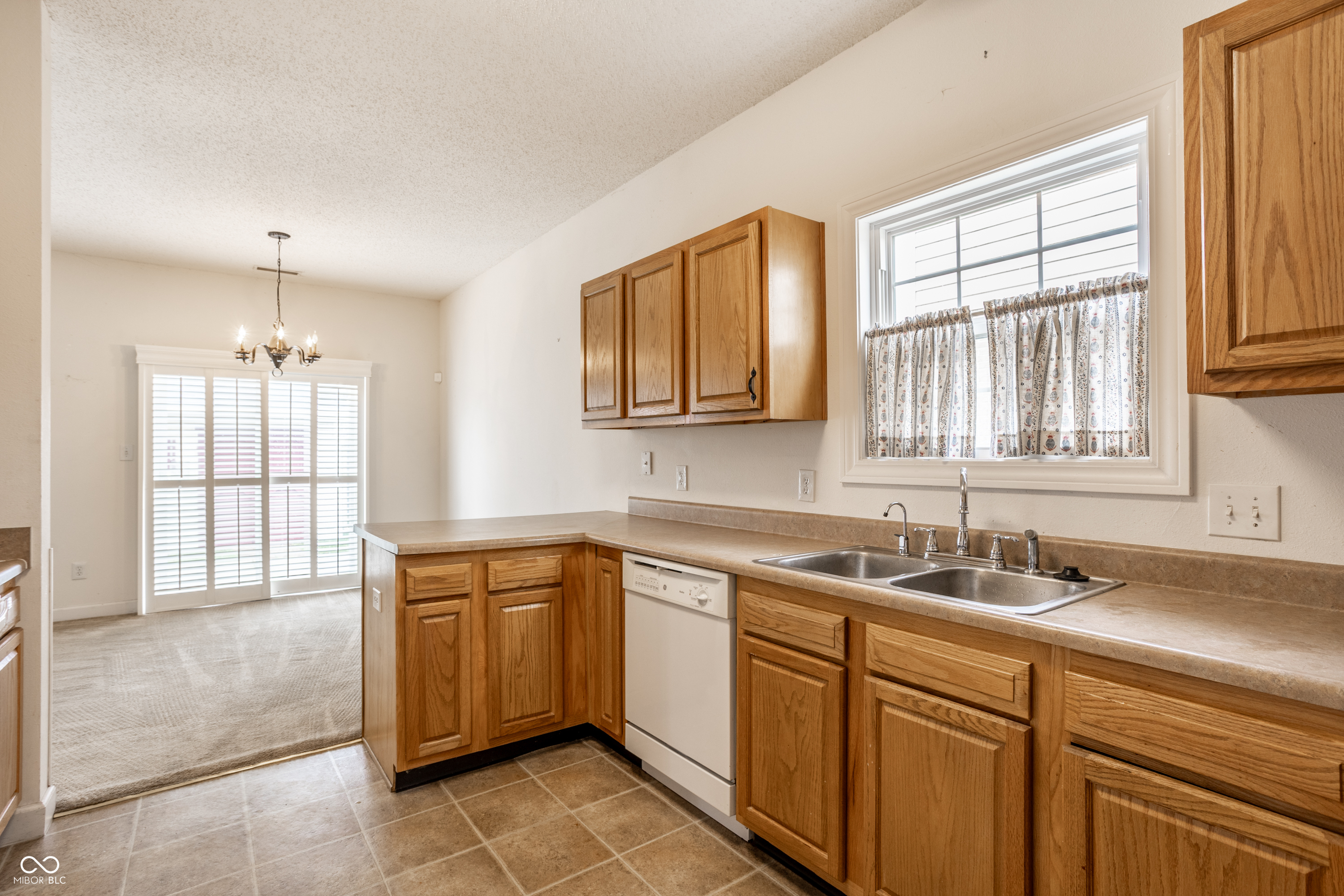 8122 Sand Ridge Circle Indianapolis, IN 46237 - Photo 17 of 33