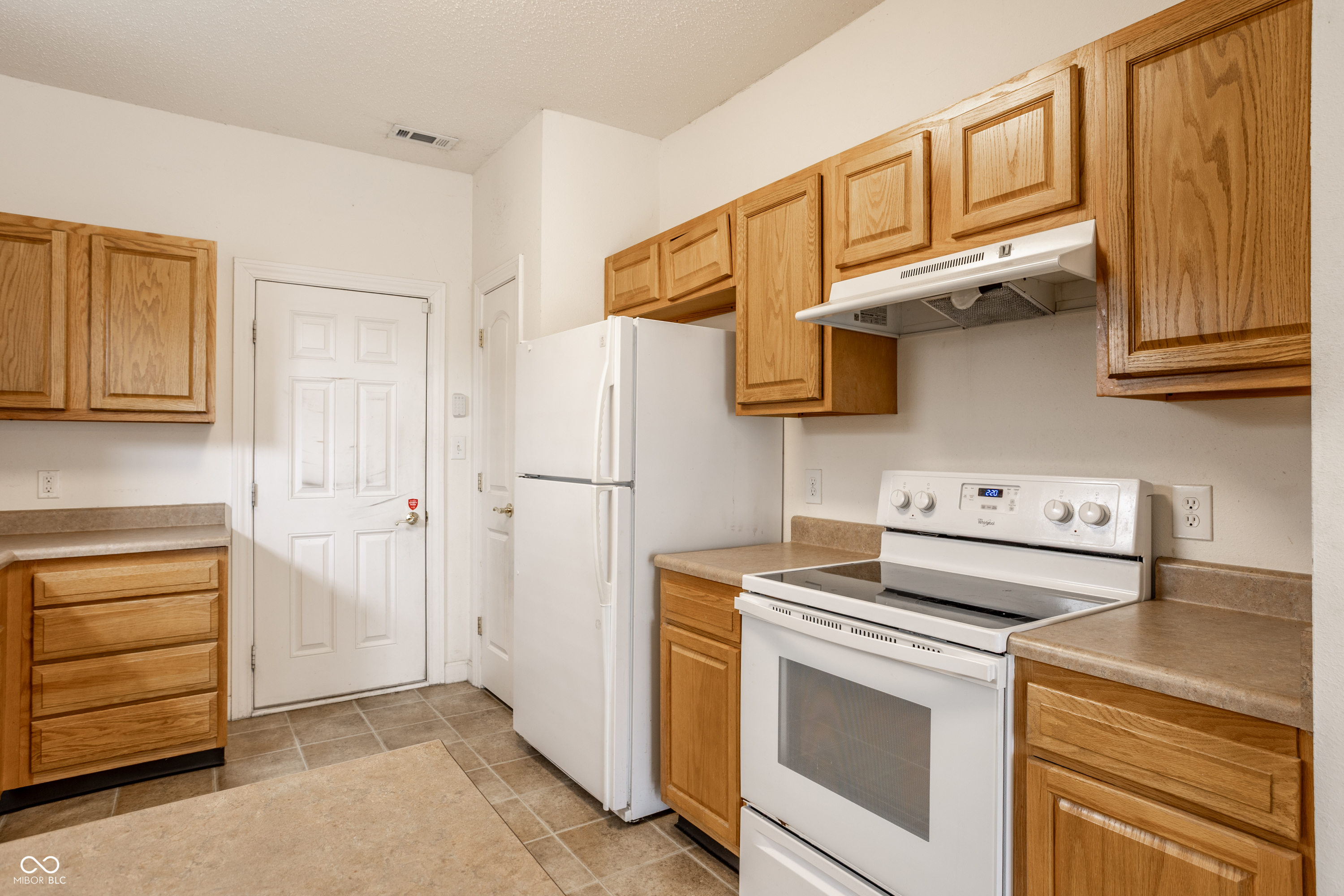 8122 Sand Ridge Circle Indianapolis, IN 46237 - Photo 9 of 33