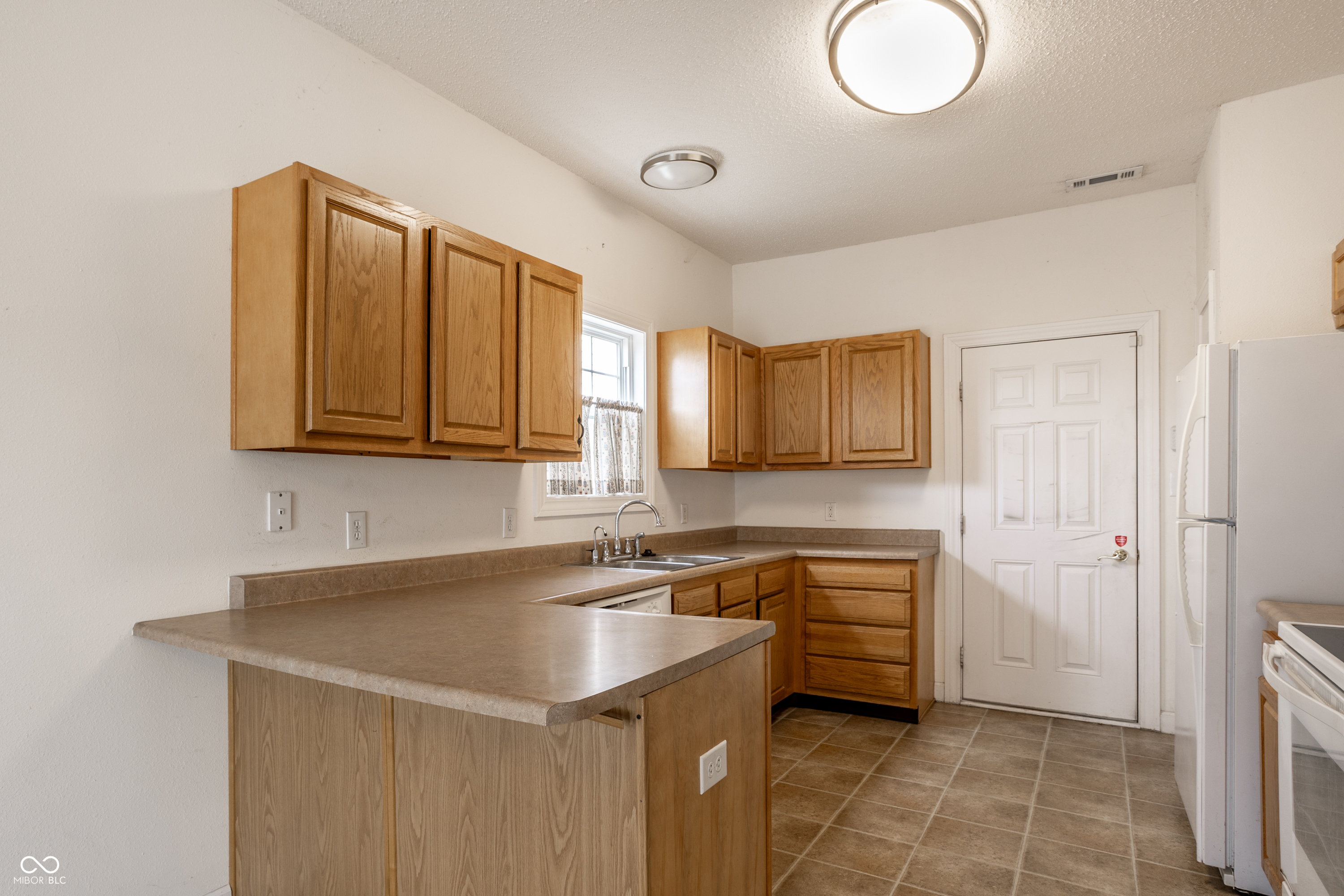 8122 Sand Ridge Circle Indianapolis, IN 46237 - Photo 10 of 33