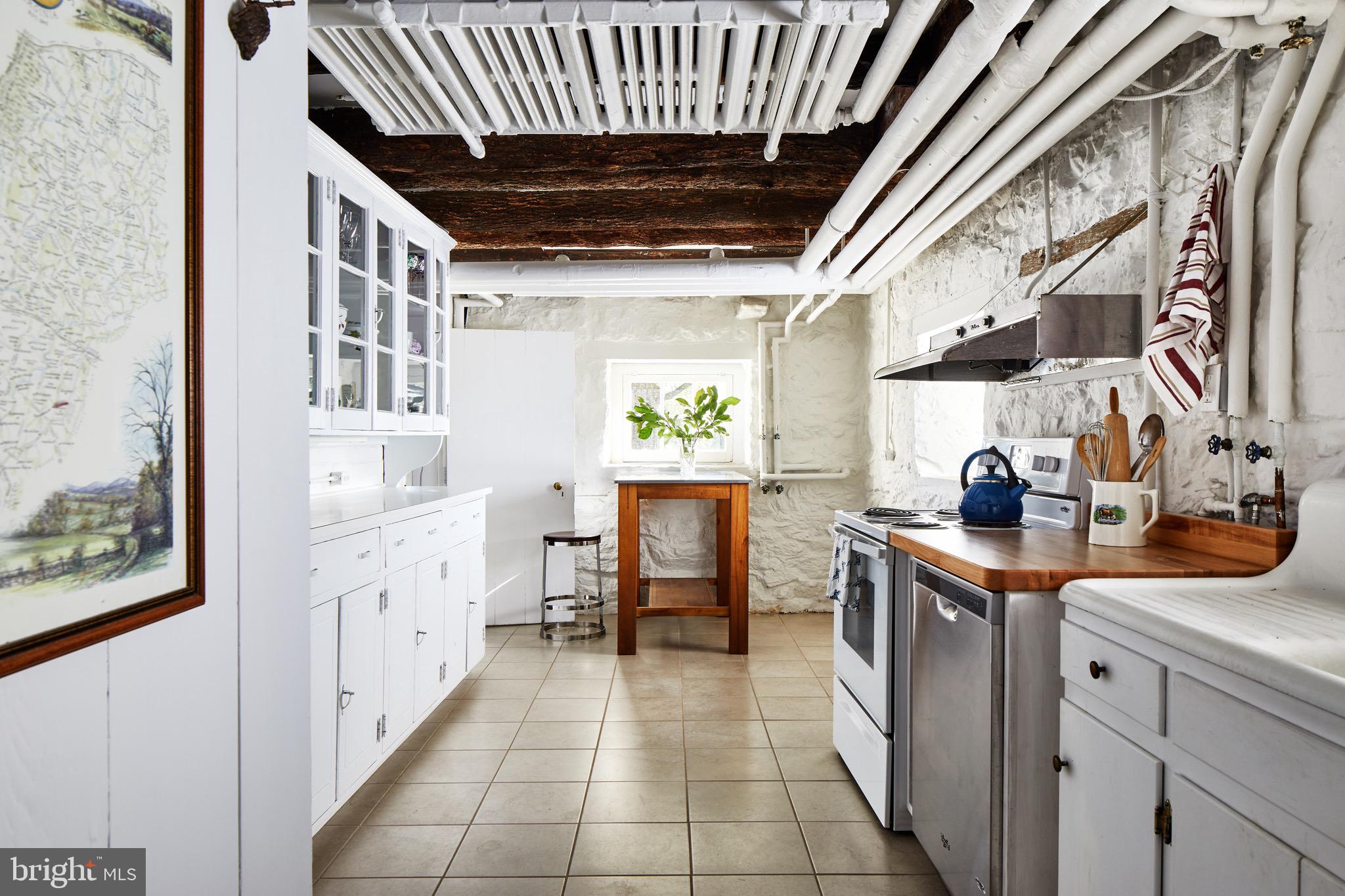 8360 Oak Spring Road Marshall, VA 20115 - Photo 37 of 58 Lower Level fully renovated Kitchen