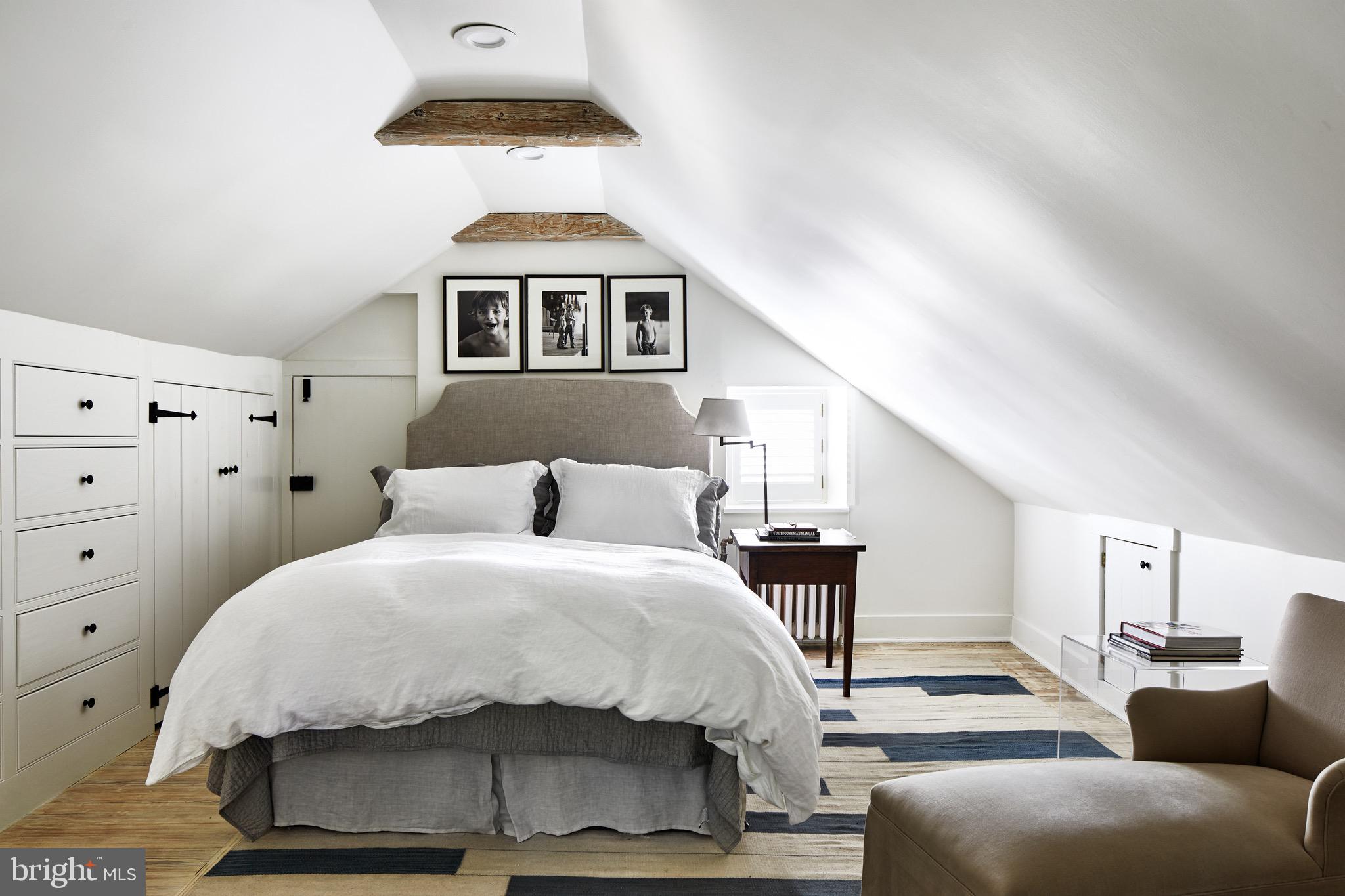 8360 Oak Spring Road Marshall, VA 20115 - Photo 40 of 58 Guest Bedroom #2 on the upper level