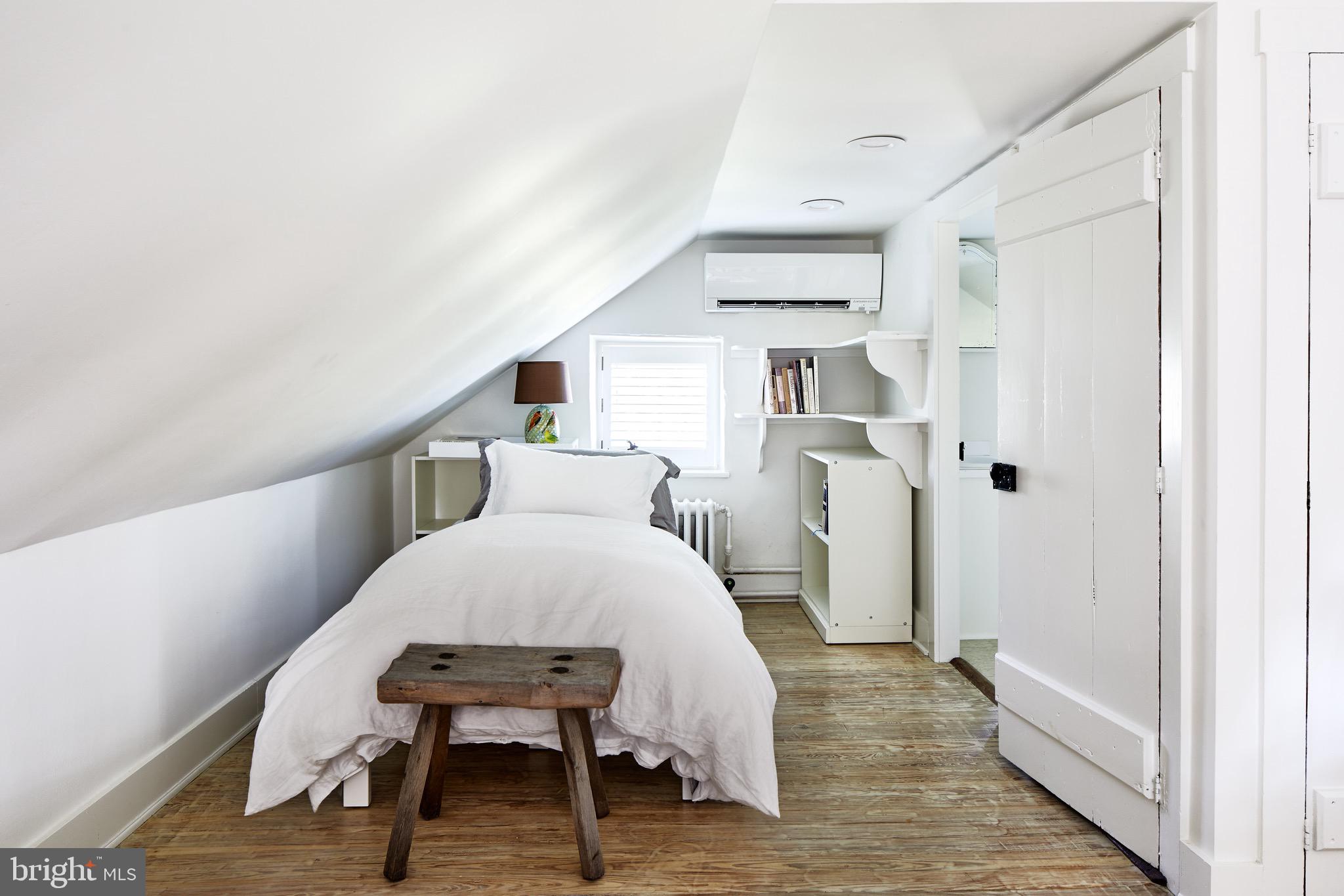 8360 Oak Spring Road Marshall, VA 20115 - Photo 41 of 58 Guest Bedroom #3 on the upper level