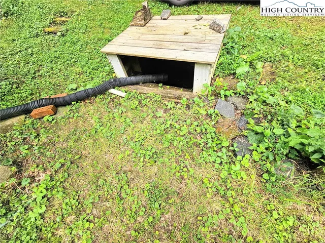 a view of backyard with a sink and dishwasher with a yard