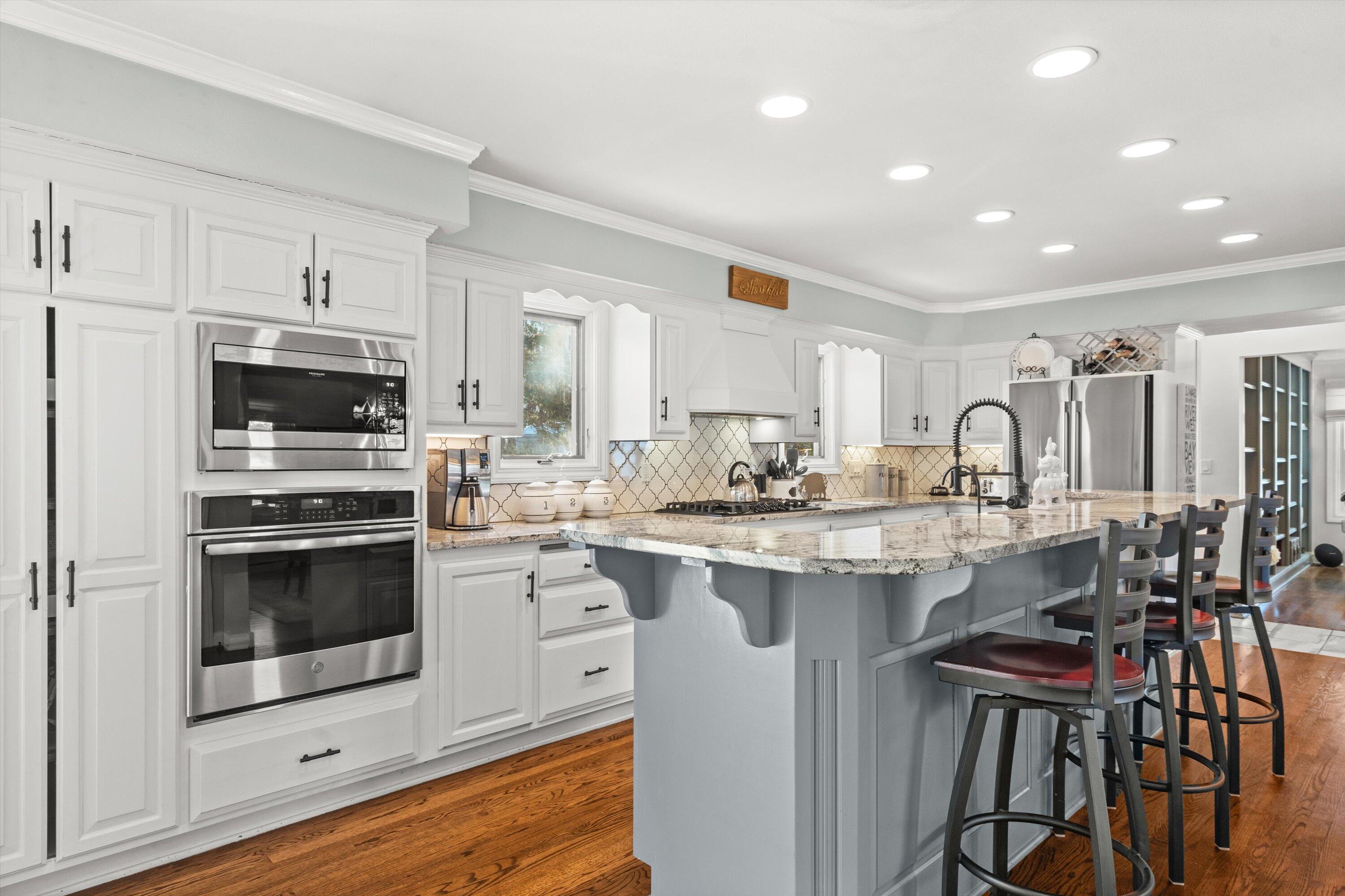 310 South Taliesin Road Wales, WI 53183 - Photo 12 of 66 22-Kitchen