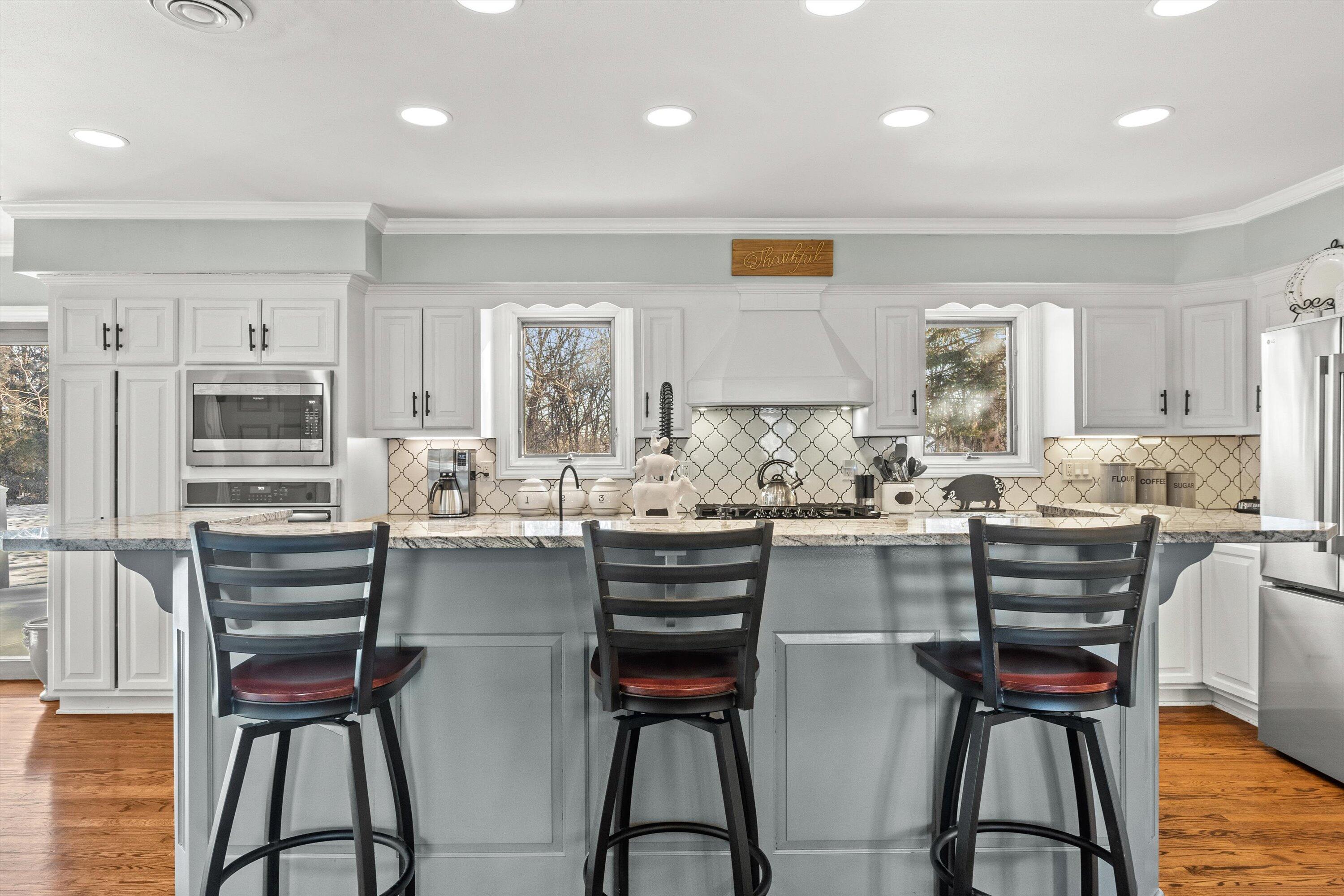 310 South Taliesin Road Wales, WI 53183 - Photo 18 of 66 21-Breakfast Bar