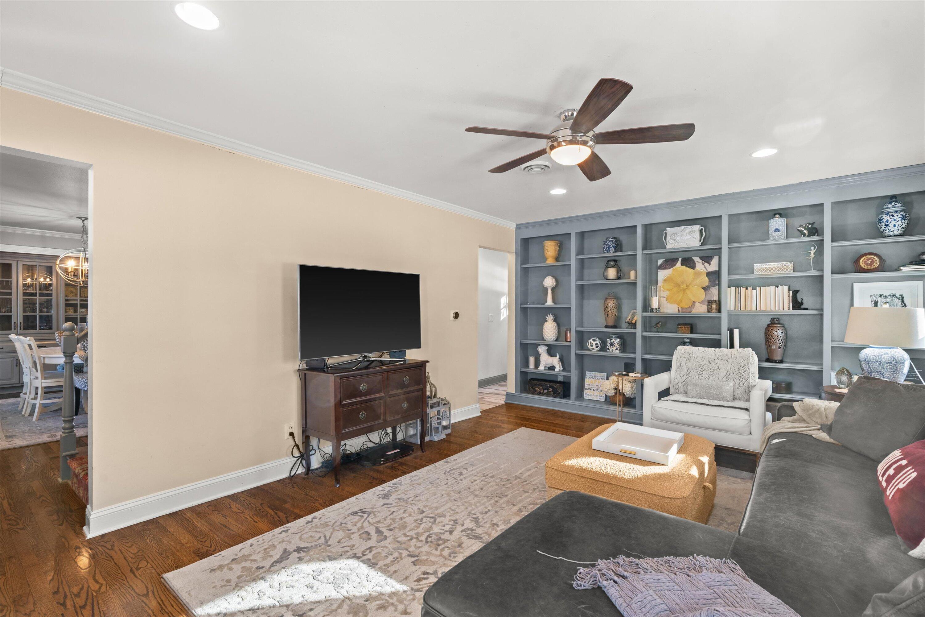 310 South Taliesin Road Wales, WI 53183 - Photo 27 of 66 35-Family Room