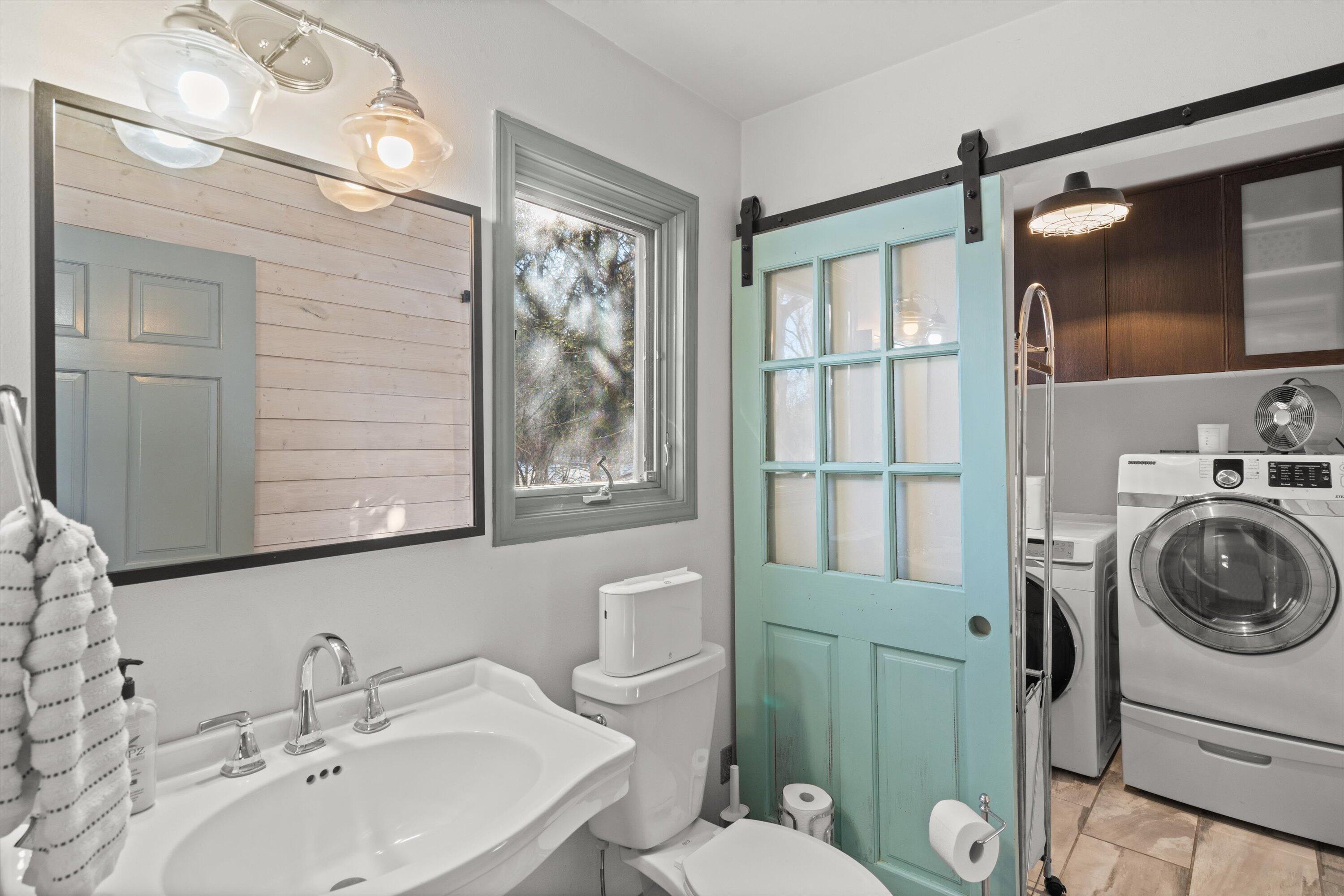 310 South Taliesin Road Wales, WI 53183 - Photo 30 of 66 32-Half Bath