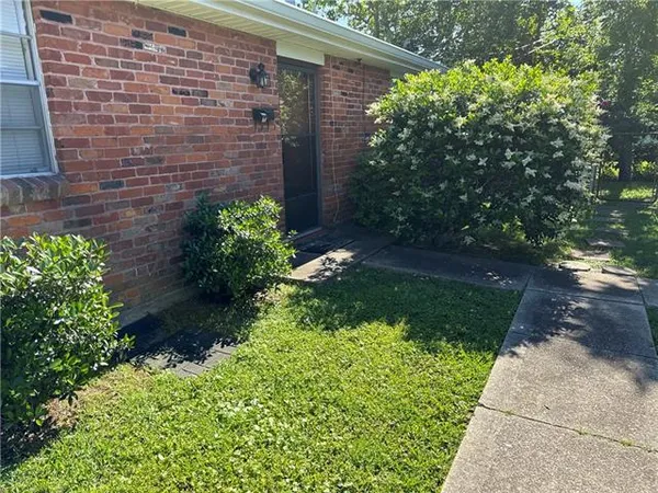 $1,000 | 2804 Longwood Drive, Unit C, Metairie, LA 70003