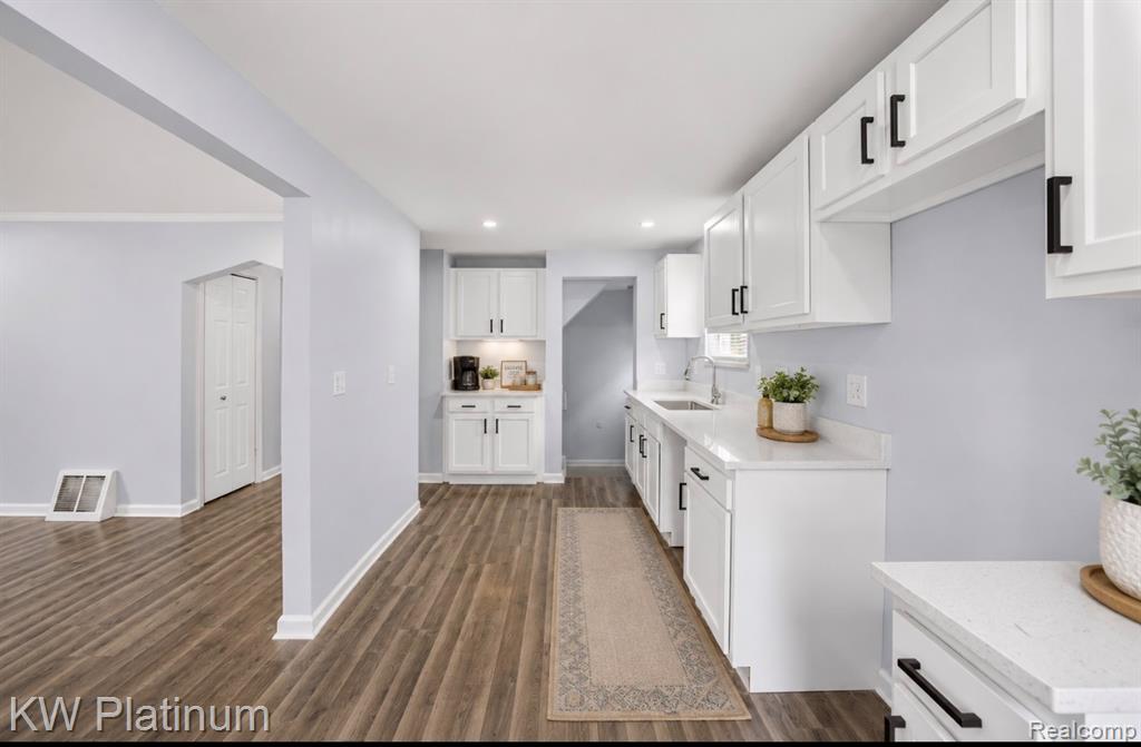 23809 Normandy Avenue Eastpointe, MI 48021 - Photo 4 of 29