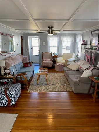 $2,400 | 20 St James Road, Narragansett, RI 02882