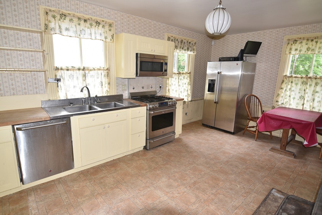 39 Great Neck Road Wareham, MA 02538 - Photo 12 of 25