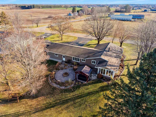 $419,900 | N5595 Locust Road, Shawano, WI 54166