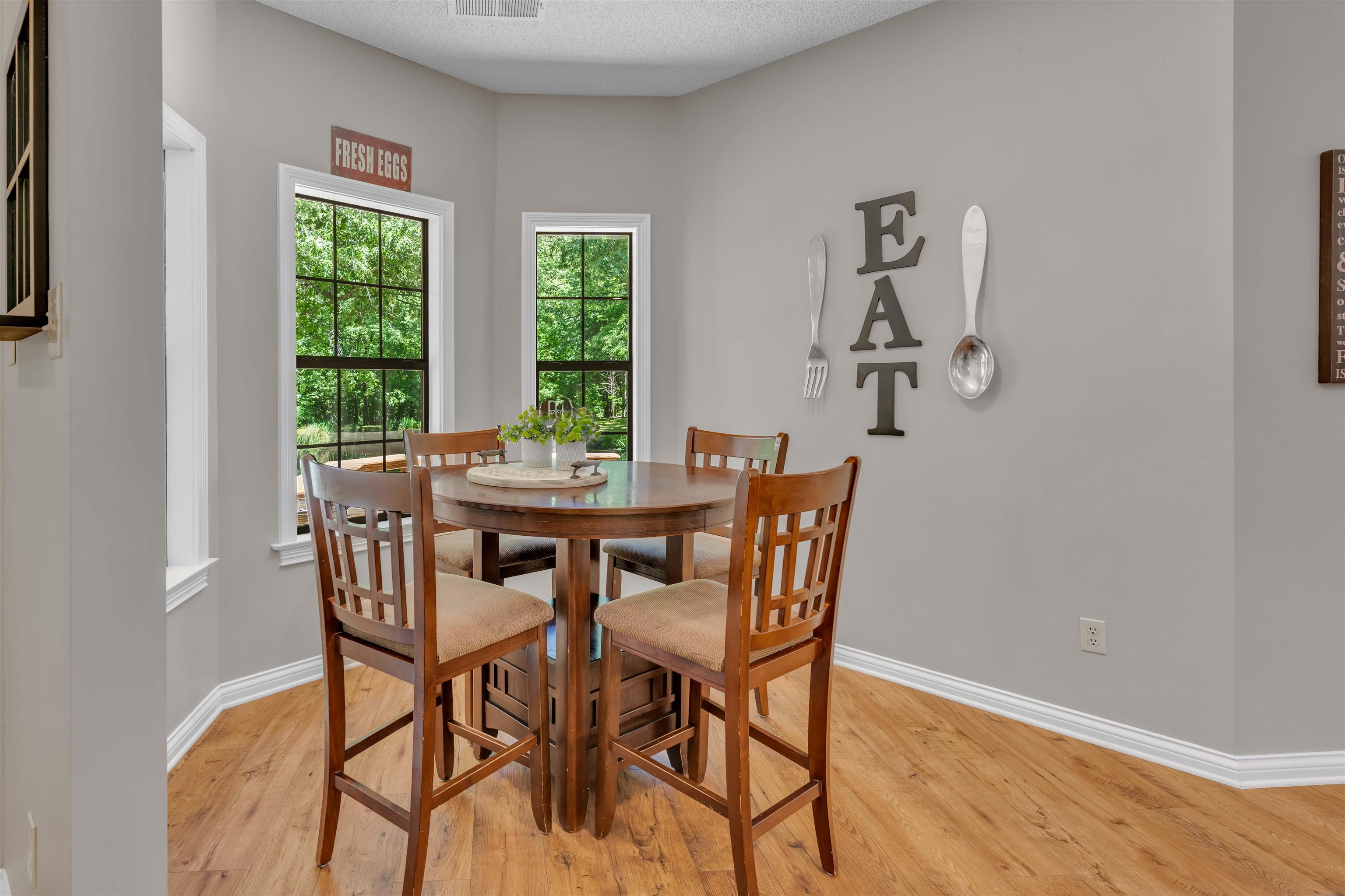 400 Great Oaks Road Eads, TN 38028 - Photo 17 of 40 a dining room with furniture and window